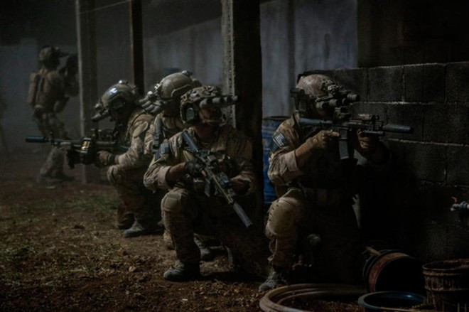 Hình ảnh đặc nhiệm Navy SEAL 6 trong chiến dịch tiêu diệt Osama bin Laden được tái hiện trong bộ phim Zero Dark Thirty. Ngày 28/4/2011, các quan chức Mỹ vẫn còn lưỡng lự về việc cử đặc nhiệm hay phóng tên lửa. Một ngày sau, Tổng thống Obama mới quyết định cử đặc nhiệm tiến hành truy sát bin Laden.