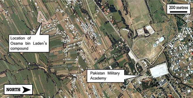 Khu nhà ở Abbottabad cách thủ đô Islabamad chỉ 56 km và cách Học viện quân sự Pakistan khoảng 1 km. Khu phức hợp này rất lớn và được canh gác nghiêm ngặt. Do vậy các chuyên gia tình báo cho rằng đây có thể là nơi trú ẩn của "mục tiêu giá trị cao", thậm chí là bin Laden.