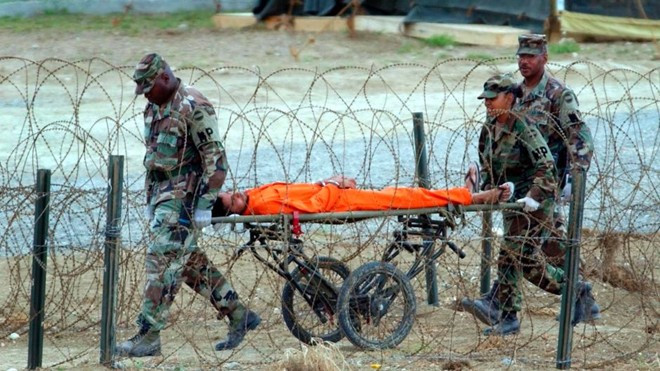 Trong khi đó, từ đầu năm 2002, CIA và quân đội Mỹ bắt đầu thẩm vấn những tù nhân là thành viên al-Qaeda tình nghi liên quan đến vụ tấn công khủng bố ngày 11/9. Địa điểm thẩm vấn là nhà tù ở Vịnh Guantanamo hoặc những nhà tù bí mật khác ở nước ngoài. Một số tù nhân khai rằng bin Laden có một người đưa thư thân tín tên Abu Ahmed al-Kuwaiti.