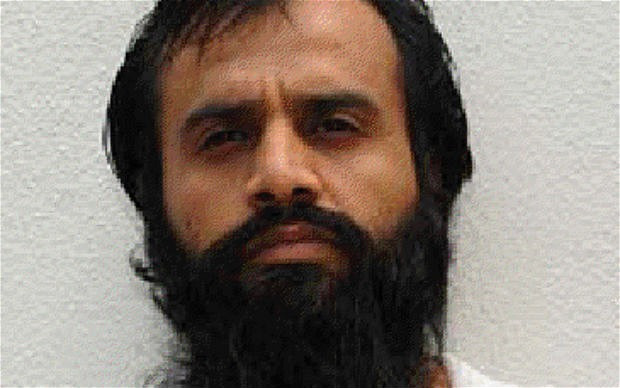 Muhammad Mani al-Qahtani, nghi phạm trong vụ tấn công ngày 11/9/2001 mà Mỹ bắt và thẩm vấn tại nhà tù Guantanamo. Y khai từng nhận thông điệp từ bin Laden thông qua người đưa thư al-Kuwaiti. Đến năm 2009, cộng đồng tình báo Mỹ đã lần ra dấu vết hoạt động của người đưa thư cho bin Laden tại Pakistan, nhưng họ chưa thể xác định chính xác nơi ở của đối tượng này. Trong khi đó, cơ quan tình báo của quân đội Pakistan đã nắm thông tin về khu căn cứ tại Abbottabad mà bin Laden đang lẩn trốn.