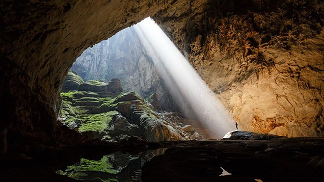 Hang Sơn Đoòng có chiều rộng 150m, cao hơn 200m và dài ít nhất 5 km. Hang động này có thể chứa một tòa nhà chọc trời 40 tầng ở Manhattan, New York, Mỹ. Ảnh chụp của Martin - nhà báo Thụy Điển.