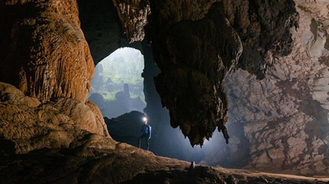 Nơi đây có thảm thực vật tươi tốt và những cột đá măng lớn. Trong đó, một số đá măng cao tới 70m. Ảnh chụp của Martin - nhà báo Thụy Điển.