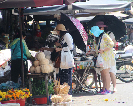 Ngày 28/7, cơ quan chức năng ở Khánh Hòa phát hiện 4 người Trung Quốc ở trọ bất hợp pháp tại một khu nhà trọ tại đường Nguyễn Thiện Thuật nối dài, TP Nha Trang. Trước đó, ngày 28/7, Khánh Hòa cũng đã phát hiện 9 người Trung Quốc ở bất hợp pháp tại đường Lê Văn Hưu, xã Phước Đồng (TP. Nha Trang). Ảnh minh họa. Nguồn: NLĐ