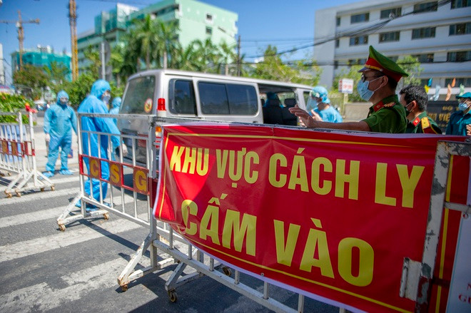 Tuy nhiên, đây mới chỉ là “bề nổi của tảng băng chìm”. Bởi thực tế, có thể có rất nhiều Trung Quốc nhập cảnh vào Việt Nam trái phép. Điều này khiến dư luận đặt ra câu hỏi, bao nhiêu người Trung Quốc nhập cảnh trái phép chưa bị phát hiện? Ảnh: Zing