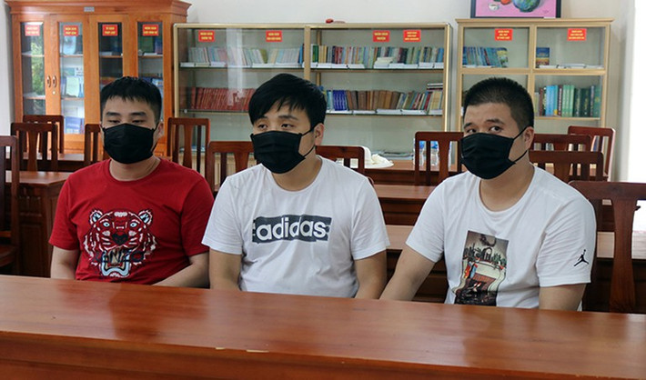 Mới đây, Thủ tướng Nguyễn Xuân Phúc nhận định, có một bộ phận chủ quan, lơ là, không thực hiện đầy đủ các khuyến cáo về phòng chống dịch của Ban Chỉ đạo quốc gia phòng chống dịch COVID-19 và Bộ Y tế. Trong đó, việc để xảy ra tình trạng các đối tượng Trung Quốc nhập cảnh trái phép là rất đáng trách.