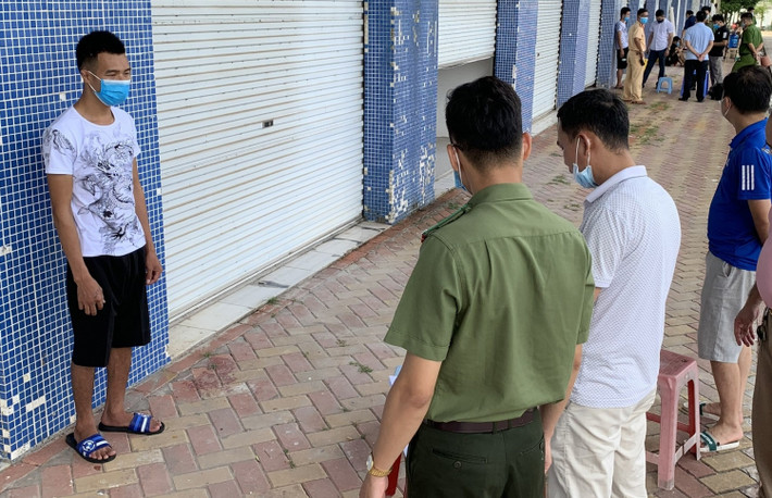 Ngày 25/7, Công an tỉnh Quảng Ninh khởi tố, bắt tạm giam 6 thanh niên vì đưa người Trung Quốc nhập cảnh trái phép vào Việt Nam.