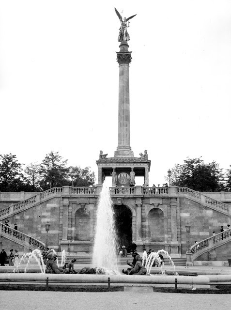 Một công trình tráng lệ ở Munchen năm 1904.