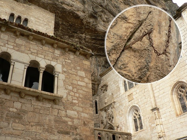 Thanh kiếm huyền bí Durandal bị gắn vào trong các vách đá phía trên nhà thờ nhỏ Notre Dame ở Rocamadour, Pháp. Theo truyền thuyết, Durandal là bảo kiếm của hiệp sĩ Roland. Hiệp sĩ Roland đã ném thanh kiếm của mình vào vách đá để nó không rơi vào tay kẻ thù.