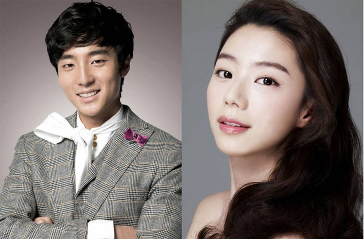 Về phía Park Soo Jin, cô từng được cho là bạn gái của ca sĩ Roy Kim, nhưng cả hai phủ nhận.