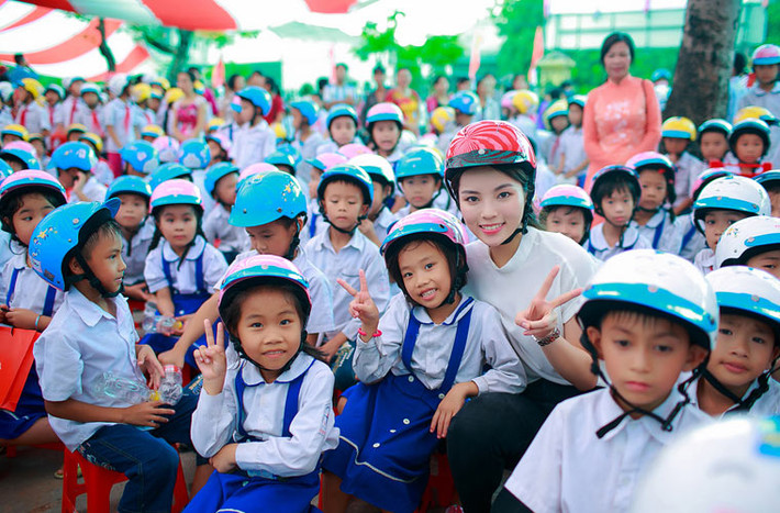 Qua 6 tháng từ ngày đăng quang nhận được nhiều lời khen chê từ khán giả Hoa hậu Kỳ Duyên dần rút ra được kinh nghiệm cho bản thân và cố gắng hoàn thiện mình từng ngày. Tham gia những hoạt động từ thiện và công tác xã hội cuối tuần này cũng là cách để Kỳ Duyên hoàn thiện mình hơn.