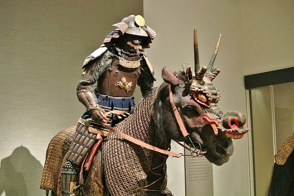 Mỗi bộ áo giáp của samurai thường mất vài tháng để hoàn thành. Điều này cho thấy bộ áo giáp được chế tạo vô cùng công phu và tỉ mỉ.