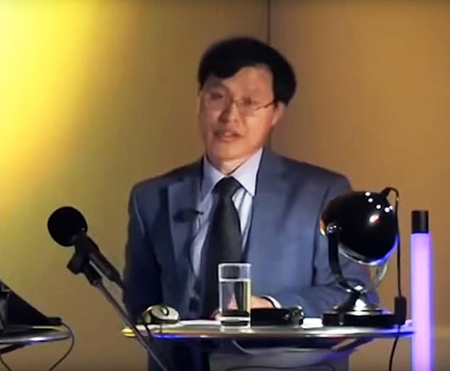 Trong năm 2019, giảng viên người Hàn Quốc Chi Young-hae tại Viện Phương Đông của Đại học Oxford (Anh) đưa ra tuyên bố sốc về người ngoài hành tinh đang lai giống với con người.