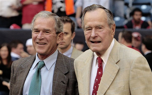 Theo đó, ông Bush là một trong 2 Tổng thống Mỹ trong lịch sử có con trai làm chủ nhân Nhà Trắng. Video: Tổng thống Mỹ đề cử Bộ trưởng Quốc phòng mới (nguồn: VTC1).