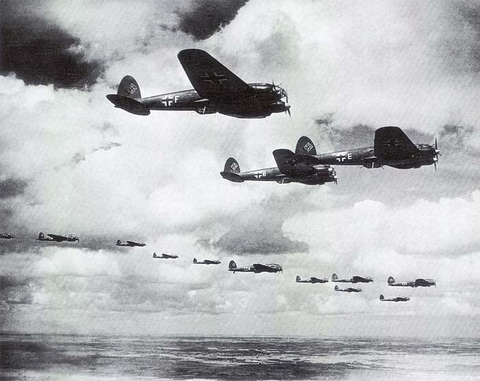 Vào mùa hè năm 1940, sau khi Pháp đầu hàng quân Đức quốc xã, Vương quốc Anh trở thành mục tiêu của trùm phát xít Hitler. Theo đó, dưới sự chỉ đạo của Hitler, Đức quốc xã lên kế hoạch cho chiến dịch Sư tử biển nhằm chiếm đóng nước Anh.