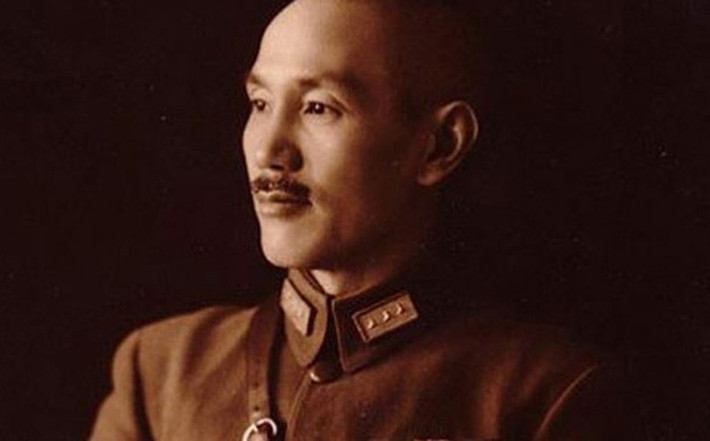 Ban đầu, gia đình Tống Mỹ Linh phản đối cuộc hôn nhân này. Sau nhiều năm kiên trì theo đuổi người đẹp, Tưởng Giới Thạch cũng nhận được sự đồng ý và cho phép cử hành hôn lễ.