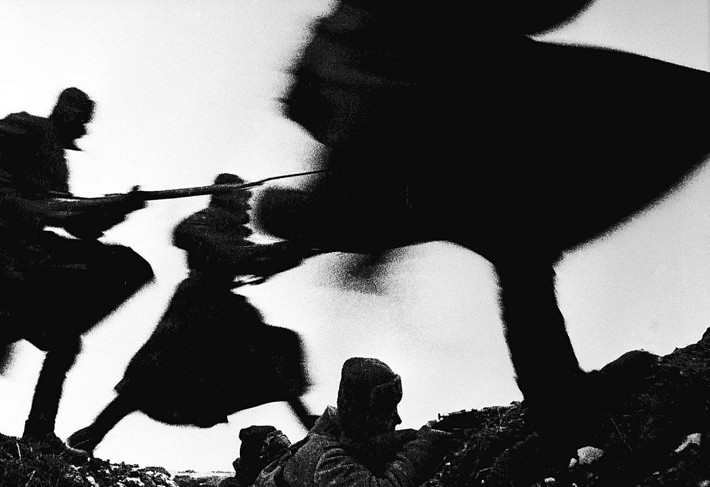 Cụ thể, Semyon Hitler là người Do Thái nhưng sinh ở Ukraine. Kể từ năm 1940, Semyon gia nhập Hồng quân Liên Xô và đảm nhận vị trí xạ thủ súng máy.