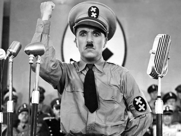 The Great Dictator (tạm dịch “Nhà độc tài vĩ đại") năm 1940 là bộ phim nổi tiếng mà Charlie Chaplin tham gia.