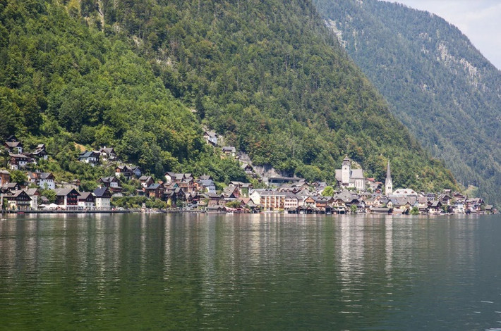 Đặc biệt, khi tới những vị trí cao nhất ở Hallstatt, du khách có thể ngắm nhìn vẻ đẹp thần tiên của ngôi làng bên hồ nổi tiếng thế giới.