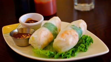 Bên cạnh phở, gỏi cuốn của Việt Nam xếp ở vị trí thứ 30 trong top 50 món ăn ngon nhất thế giới do CNN Travel bình chọn.