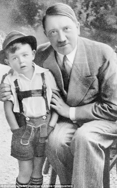 Hitler đánh giá người Aryan hơn hẳn các chủng tộc khác, đặc biệt phù hợp với lý tưởng thể chất của phát xít Đức.