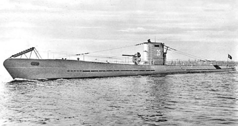 Vì vậy, khi lặn, U-boat được vận hành bởi 100 tấn ắc quy chì. Sau vài tiếng, tàu ngầm của Đức quốc xã buộc phải nổi lên trên mặt nước khi không khí và pin cạn kiệt.