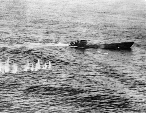Mục tiêu của các tàu ngầm U-boat của Đức quốc xã trong Thế chiến 2 là tiêu diệt các tàu của Mỹ tới các đảo thuộc quần đảo Anh và ngược lại.