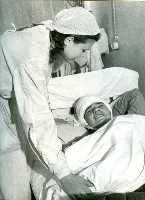 Một binh sĩ Liên Xô bị thương được điều trị tại bệnh viện quân sự ở Lefortovo.
