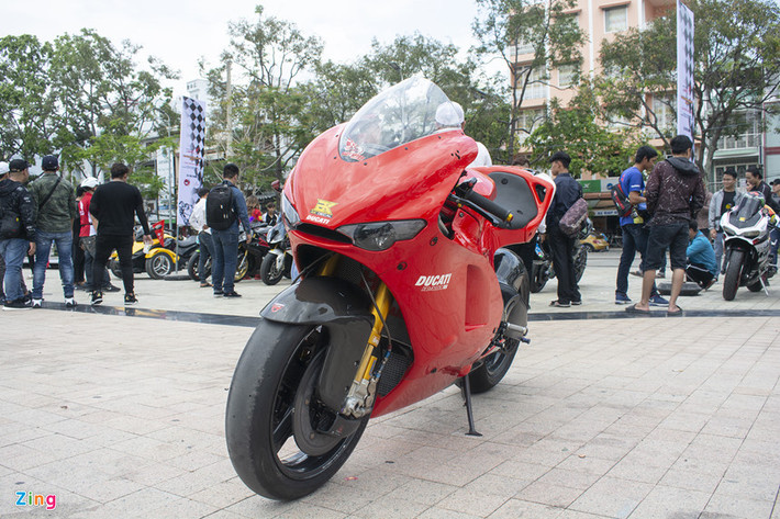 Đại hội năm nay có sự góp mặt của siêu môtô Ducati Desmosedici RR phiên bản giới hạn đầu tiên tại Việt Nam. Siêu môtô này thuộc sở hữu của một câu lạc bộ môtô danh tiếng của miền Tây. Chiếc Desmosedici RR đầu tiên Việt Nam có số thứ tự 255/1500 và có mức giá gần 5,3 tỷ.