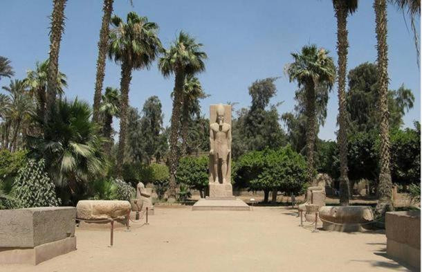Ngoài cái tên Menes, vị pharaoh Ai Cập huyền thoại này còn có nhiều tên gọi khác như: Meni, Min, Manas hay Minaios.