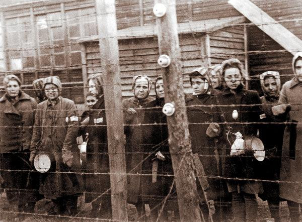 Nhiều nữ tù nhân ở Auschwitz chết trong quá trình thực hiện thí nghiệm của Clauberg. Cũng có một số người bị giết chết.