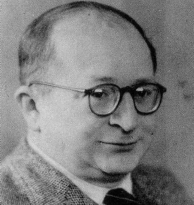 Trước khi làm việc cho phát xít Đức, bác sĩ Carl Clauberg là giáo sư tại Đại học Königsberg. Tại đây, ông nghiên cứu về hormone sinh sản nữ.