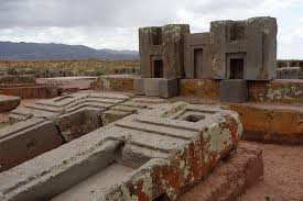 Di chỉ Puma Punku ở Bolivia nổi tiếng thế giới khi bị hoài nghi là kiến trúc do người ngoài hành tinh xây dựng nên. Sở dĩ người ta đưa ra giải thuyết này là bởi Puma Punku có nhiều điểm đặc biệt.