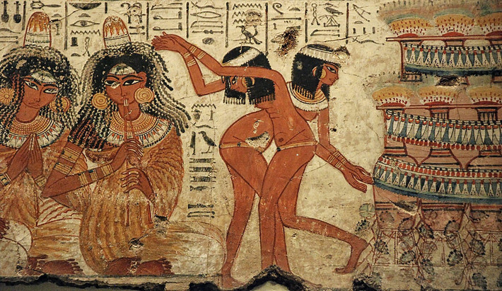 Xuất phát từ quan niệm này, các pharaoh có truyền thống thực hiện nghi lễ thủ dâm trước mặt dân chúng. Kế đến, nam giới Ai Cập sẽ thực hiện điều tương tự.