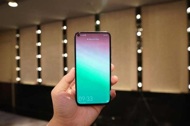 Honor View 20 là smartphone thứ 3 có màn hình “nốt rồi” sau Galaxy A8S và Huawei nova 4. Thiết kế màn hình này được dự đoán sẽ trở thành trào lưu trong năm 2019.