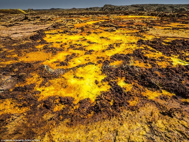 Điều kiện khí hậu ở "cánh đồng vàng" Dallol vô cùng khắc nghiệt khi là một trong những nơi nóng nhất trên thế giới.