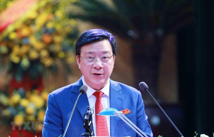 Tân Bí thư Phạm Xuân Thăng (SN 1966 quê thị trấn Tứ Kỳ, huyện Tứ Kỳ, tỉnh Hải Dương) - Thạc sỹ Quản lý khoa học và công nghệ - Đại học KHXH&NV, Đại học Quốc gia Hà Nội. Sau khi tốt nghiệp Đại học Sư phạm 1 Hà Nội về giảng dạy tại trường THPT Cầu Xe, huyện Tứ Lộc, tỉnh Hải Dương 7 năm (từ năm 1988), sau đó chuyển sang công tác tại huyện Đoàn Tứ Kỳ với chức vụ Bí thư huyện Đoàn năm 1996. Thời gian này, ông Thăng gia nhập Đảng cộng sản Việt Nam vào tháng 8/1994.
