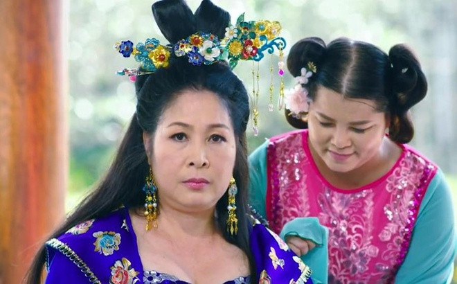 3D Cung tâm kế cũng tham gia đường đua phim Tết 2019. Tác phẩm của đạo diễn Xuân Trang, do Hồng Vân sản xuất được xem là phần hậu truyện của Xóm trọ 3D cách đây hai năm. Phim có sự tham gia của nhiều diễn viên hài nổi tiếng, được thị trường ưa chuộng nhưng chất lượng phim gây thất vọng bởi nội dung hời hợt, bối cảnh sơ sài và không mang tới bất kỳ thông điệp ý nghĩa nào. Phim bị bỏ xa về doanh thu so với Cua lại vợ bầu hay Trạng Quỳnh.