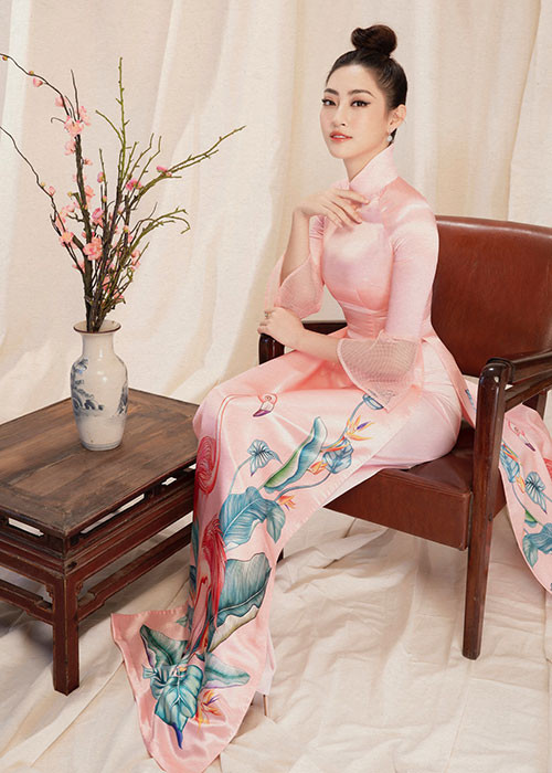 Hình ảnh Lương Thùy Linh tươi trẻ, đầy sức sống trong bộ ảnh sắc xuân.