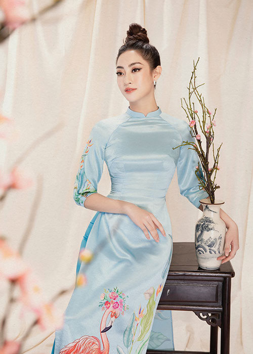 Sau cuộc thi nhan sắc, Lương Thùy Linh năng nổ tham gia các hoạt động quảng bá văn hóa Việt.