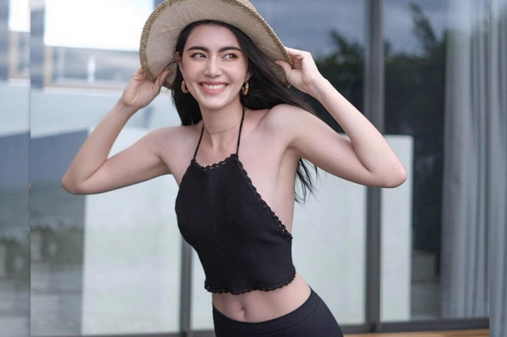 Nhờ chăm tập gym, rèn luyện thể thao, Mai Davika duy trì được vóc dáng thanh mảnh và vòng eo săn chắc chỉ 58cm.