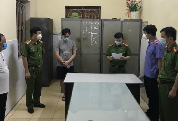 Quá trình truy vết, tiến hành xét nghiệm các bệnh nhân Phạm Phương Th. (xã Hoàng Diệu, huyện Gia Lộc, tỉnh Hải Dương); anh Nguyễn Văn V. (khu 2, phường Việt Hòa, TP Hải Dương) và anh Nguyễn Văn L. (số 25 Nguyễn Thị Duệ, TP Hải Dương) và một số trường hợp nhiễm bệnh COVID-19 tại khu vực xóm Gốc Mít, phố Đội Cấn, phố Hoàng Văn Thụ, TP Hải Dương cũng được xác định có liên quan đến Đào Duy Tùng và chị Nguyễn Thị T. UBND tỉnh Hải Dương đã ban hành Quyết định số 1396, 1413 ngày 11/5/2021, Quyết định số 1460 ngày 14/5/2021, Quyết định số 1527 ngày 21/5/2021 về áp dụng biện pháp thiết lập vùng cách ly y tế để phòng chống dịch Covid -19 tại nhiều khu vực trên địa bàn Tp Hải Dương.