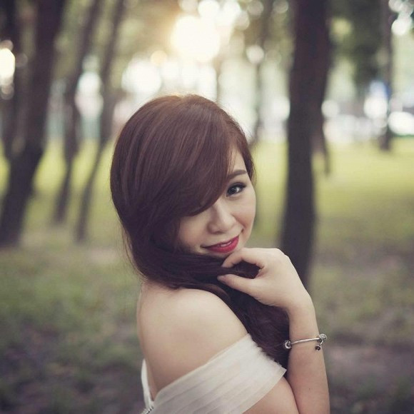 Người vợ đầu tiên của Việt Anh không làm trong ngành giải trí, cô cũng không sở hữu vẻ ngoài sắc sảo.