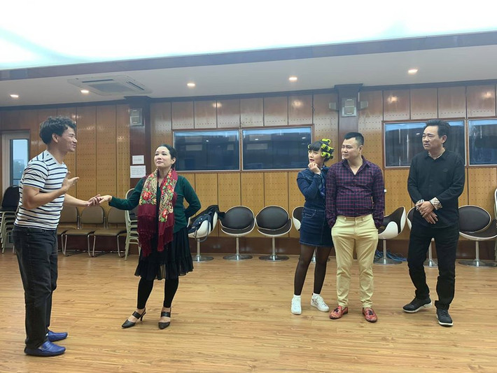 Thường xuyên diễn cặp cùng nghệ sĩ Xuân Hinh, sự xuất hiện của cặp bài trùng Xuân Hinh - Thanh Thanh Hiền trong chương trình thay thế Táo quân nhận được nhiều sự kỳ vọng của khán giả.