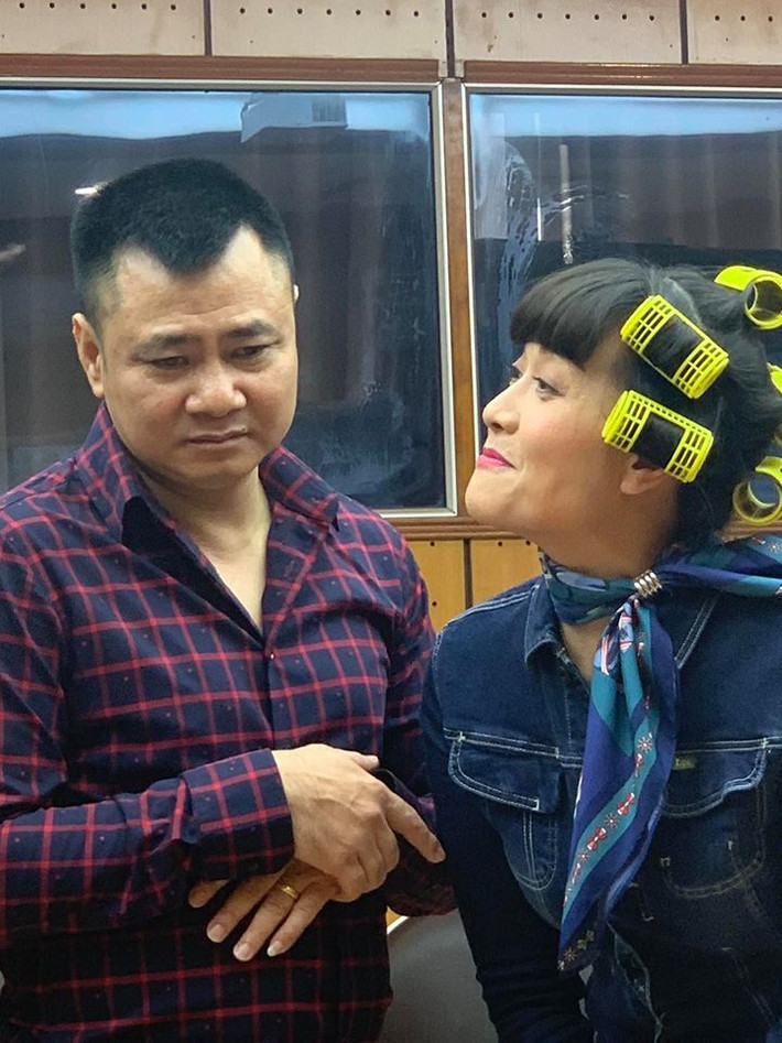 Trong buổi tập, các gương mặt quen thuộc của ê-kíp Táo quân đều xuất hiện.