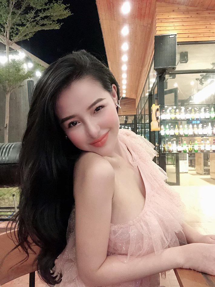 Trước scandal lộ clip nóng, Ngân 98 từng vướng vô số lùm xùm, từ ồn ào đời tư đến phát ngôn gây sốc, ăn mặc phản cảm.