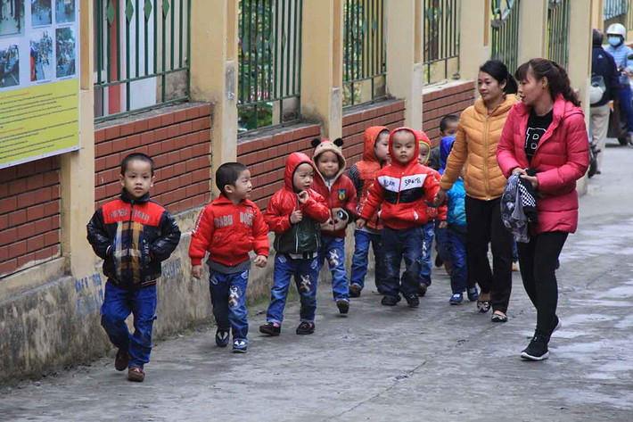 “Cộng, Hòa, Xã, Hội, Chủ, Nghĩa, Việt, Nam, Hùng, Mạnh” là tên 10 cháu nhỏ bị buôn bán sang Trung Quốc được và đưa về Việt Nam chăm sóc tại Trung tâm bảo trợ trẻ em có hoàn cảnh đặc biệt khó khăn tỉnh Quảng vào ngày 3/5/2013.