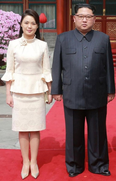 Bà có nhiều bộ cánh sành điệu không kém các đệ nhất phu nhân trên thế giới.