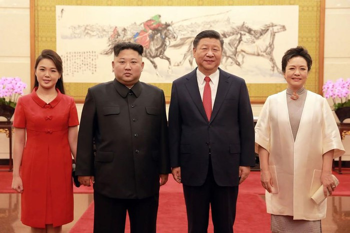 Nhờ bà Ri Sol Ju, các mẫu váy ngắn nhiều màu sắc và giày cao gót trở nên thịnh hành ở Bình Nhưỡng.