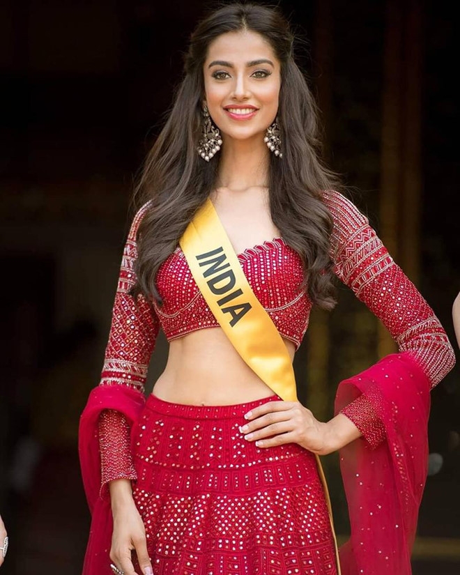 Người đẹp Ấn Độ diện váy áo hở eo thon xinh xắn. Miss Grand Slam (Hoa hậu của các hoa hậu) là danh hiệu được công bố thường niên của Global Beauties nhằm tìm ra hoa hậu đẹp nhất trong số thí sinh từng tham gia 5 cuộc thi nhan sắc lớn thuộc hệ thống Grand Slam gồm: Miss Supranational, Miss Universe, Miss World, Miss International, Miss Grand International.