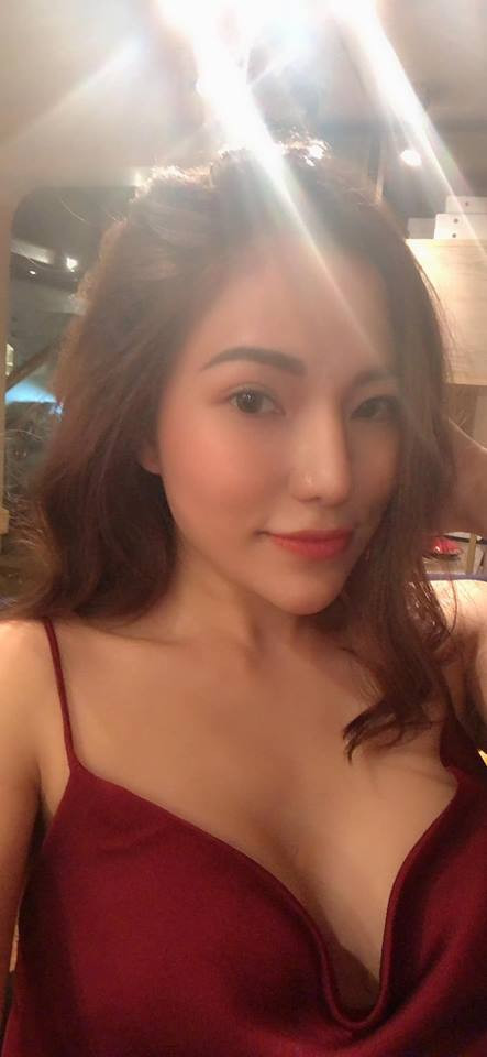 Sau đổ vỡ, bà mẹ một con tích cực diện đồ gợi cảm, nóng bỏng.